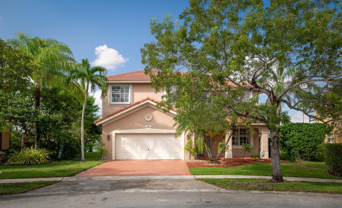 122 SW 164th Terrace in Pembroke Pines, FL - Building Photo