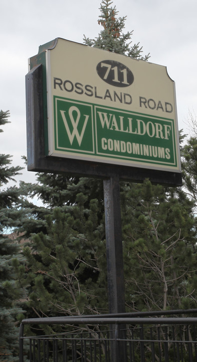 Waldorf Condominiums in Whitby, ON - Building Photo