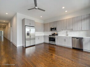 2351 W North Ave-Unit -2E in Chicago, IL - Foto de edificio - Building Photo