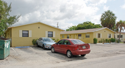 465 NW 40th St in Oakland Park, FL - Building Photo - Building Photo