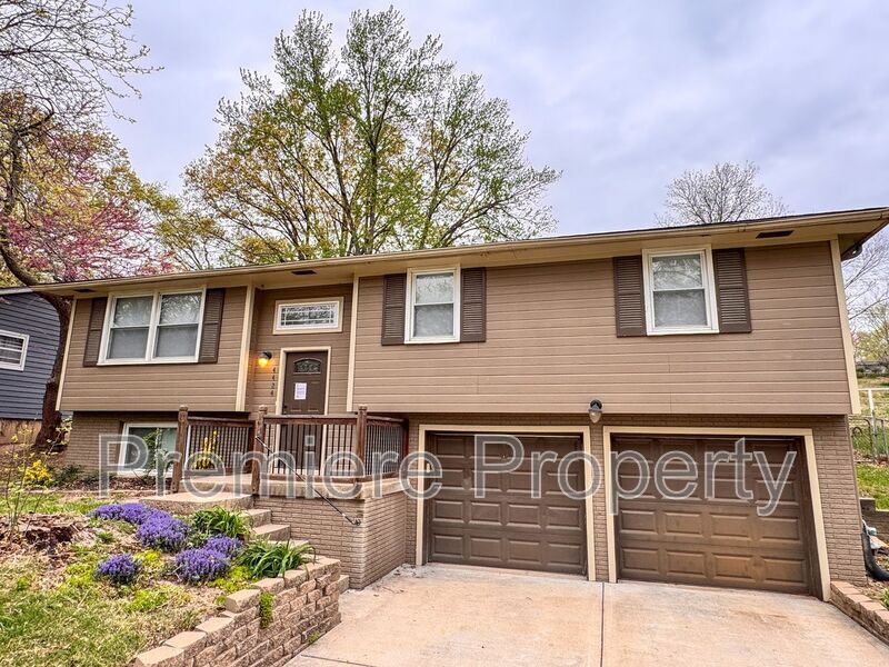 4424 NE Sunnybrook Ln in Kansas City, MO - Foto de edificio