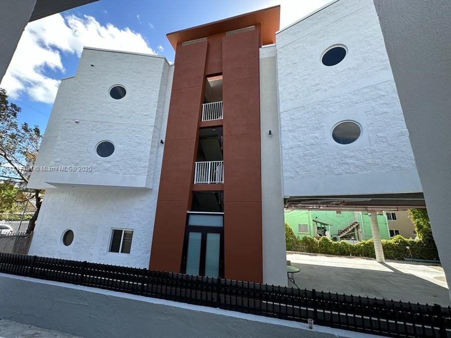 320 SW 13th Ave in Miami, FL - Building Photo