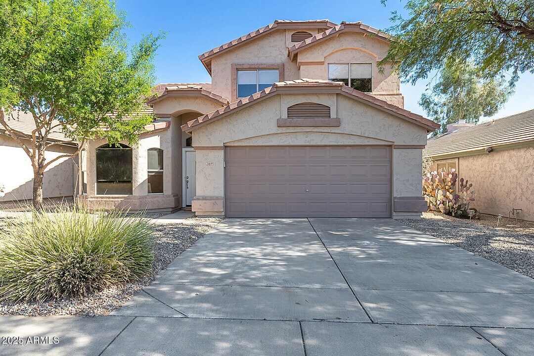 21619 N 43rd Pl in Phoenix, AZ - Building Photo