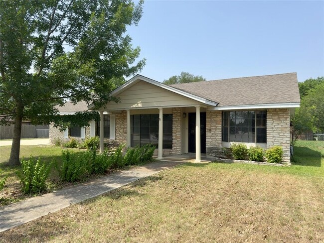 821 Guadalupe St in Lockhart, TX - Building Photo - Building Photo