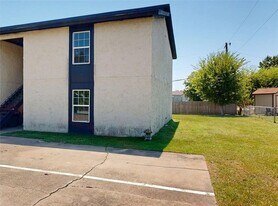 1524 Pine Ridge Dr, Unit A in College Station, TX - Building Photo