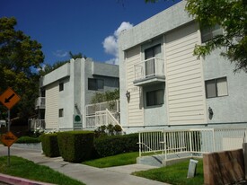 11215 Camarillo Street, Apartamentos