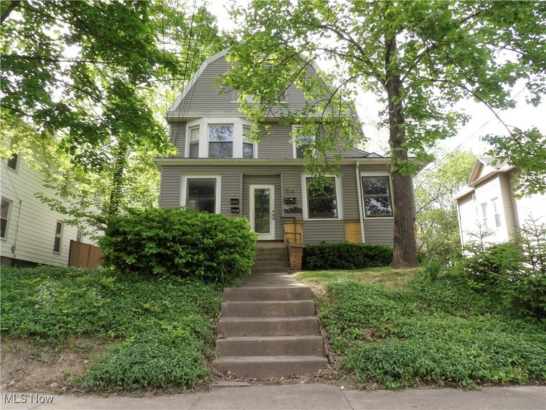 84 Rhodes Ave, Unit 4 in Akron, OH - Building Photo