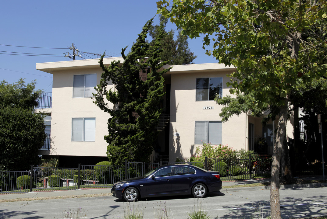 3701 Park Boulevard Way in Oakland, CA - Foto de edificio