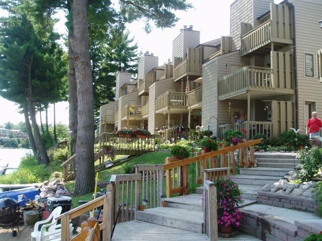 380 Park Dr, Unit #27 in Wisconsin Dells, WI - Foto de edificio - Building Photo