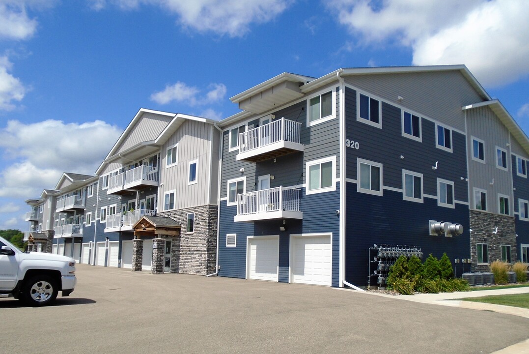 Park Plaza Apartments in Owatonna, MN - Building Photo