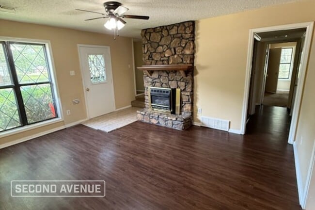 6384 Oak Park Dr in Memphis, TN - Foto de edificio - Building Photo