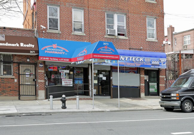 3673-3675 Bronxwood in Bronx, NY - Building Photo - Building Photo