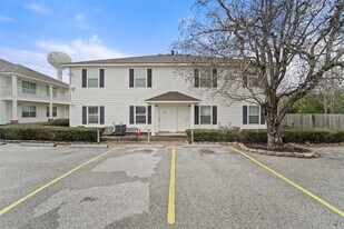 44426 US-290 BUS in Prairie View, TX - Building Photo