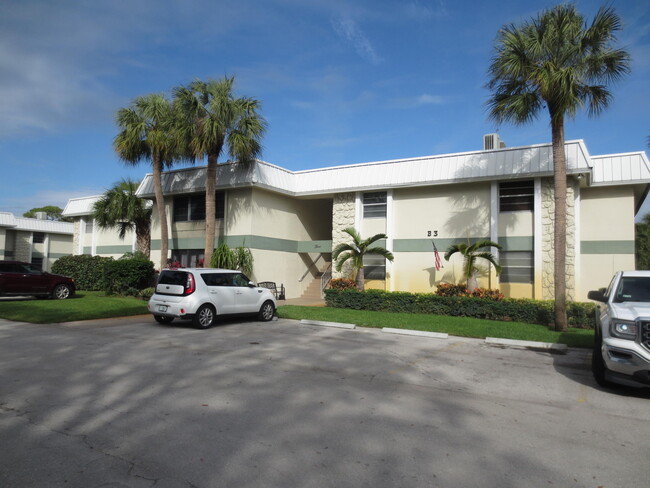 2302 Sunrise Blvd in Fort Pierce, FL - Foto de edificio - Building Photo