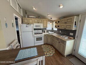 24 E Amber Jack Way in Lavallette, NJ - Building Photo - Building Photo