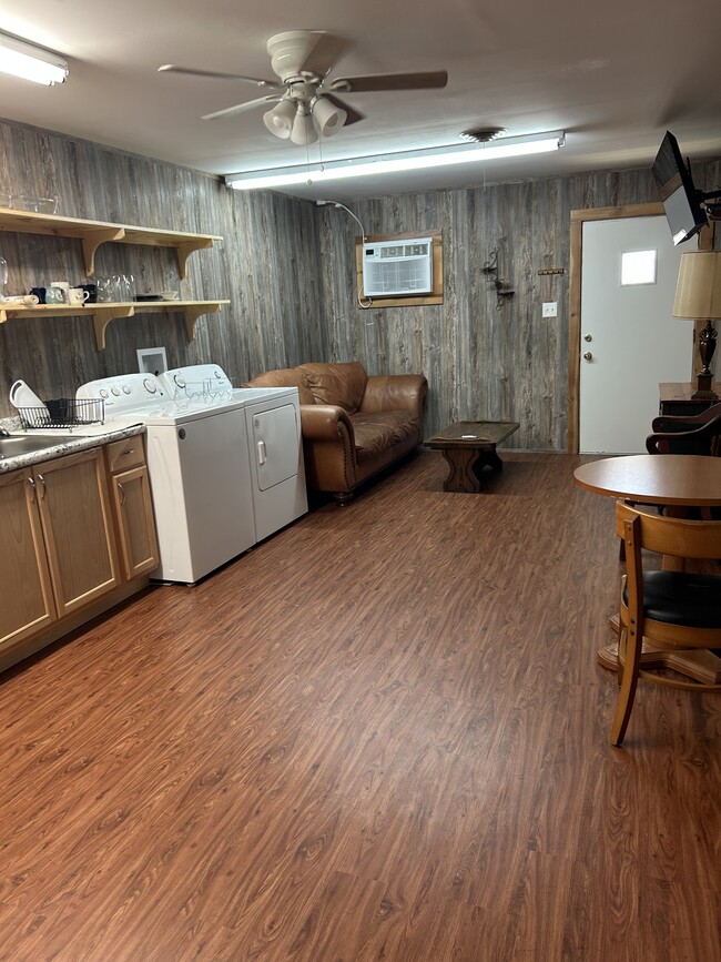 5637 N Highway 1, Unit Apt. A. in Lockport, LA - Foto de edificio - Building Photo
