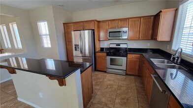 10453 Mann St in Las Vegas, NV - Building Photo - Building Photo