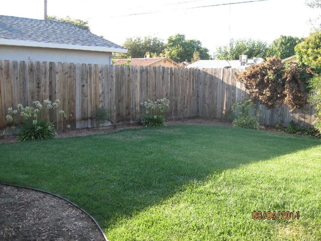 107 Pereira Ave in Tracy, CA - Building Photo - Building Photo