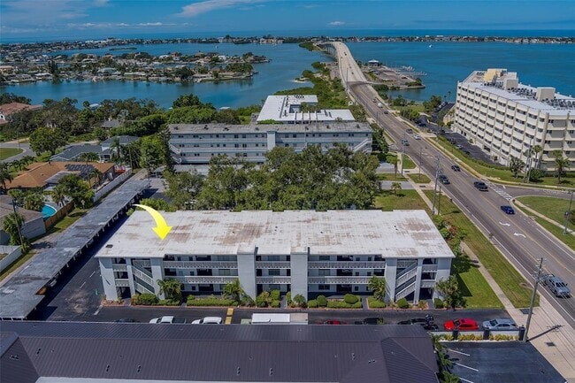 2944 W Bay Dr