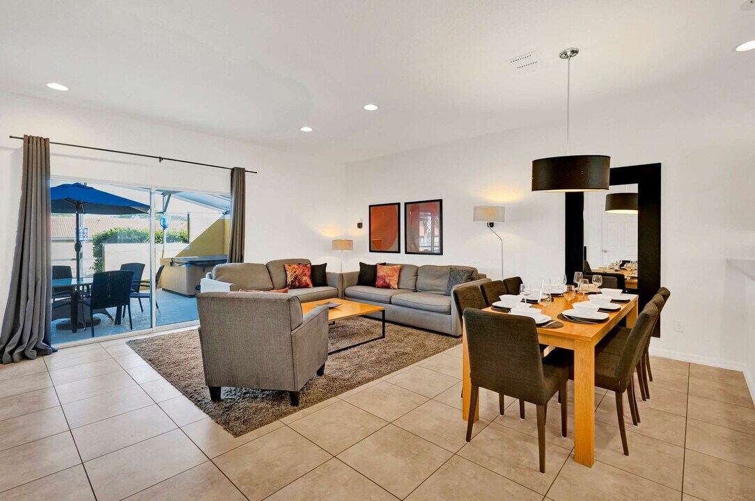 3023 Bird of Paradise Ln in Kissimmee, FL - Building Photo