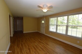 1527 Catherine Lake Rd in Jacksonville, NC - Building Photo - Building Photo