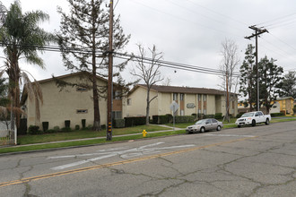 Eastgate Apartments in Santa Paula, CA - Building Photo - Building Photo