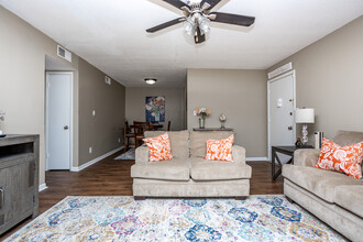 Fieldcrest Apartments in Dothan, AL - Building Photo - Interior Photo