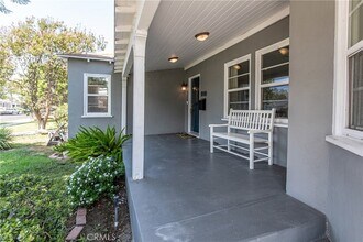1000 N Ontario St in Burbank, CA - Building Photo - Building Photo