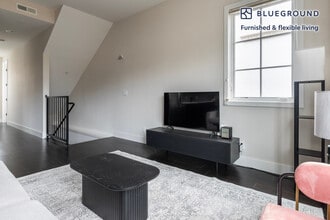 1225 Floribunda Ave, Unit GO FL2-ID2138 in Burlingame, CA - Building Photo - Building Photo