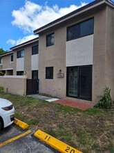 15433 SW 80th St in Miami, FL - Building Photo - Building Photo