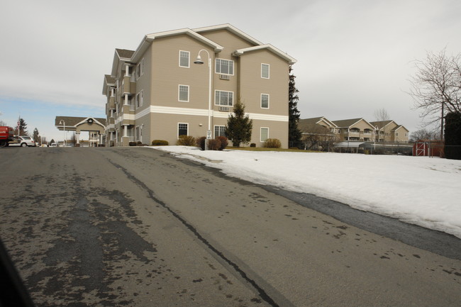 Broadway Court Estates in Spokane, WA - Foto de edificio - Building Photo