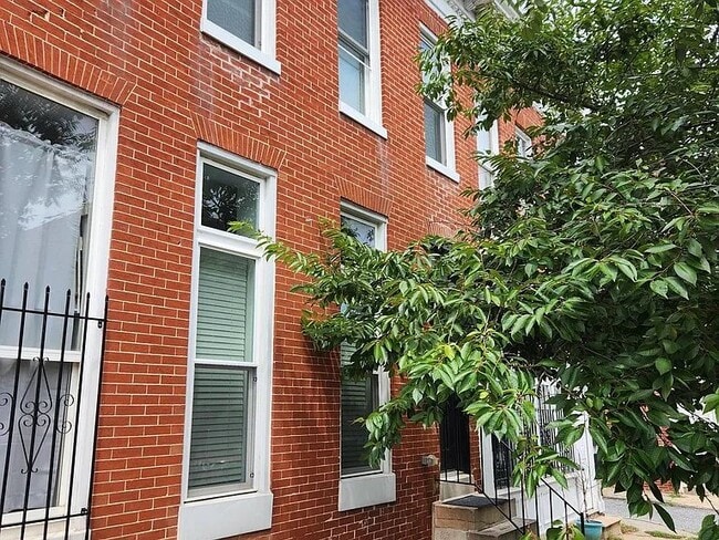 property at 2112 E Fayette St