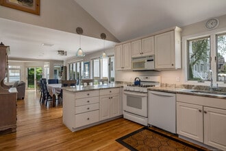 153 Shore Rd in Clinton, CT - Building Photo - Building Photo