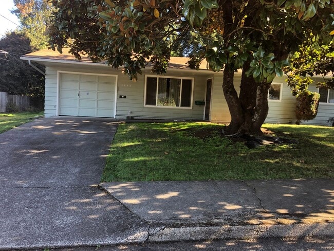 3445 High St in Eugene, OR - Building Photo - Building Photo