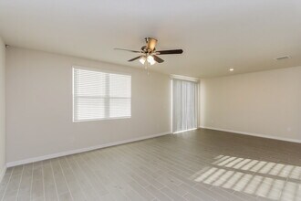 10209 Daybreak Glen in Parrish, FL - Building Photo - Building Photo
