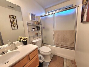 5560 Barclay Ct in Chino Hills, CA - Foto de edificio - Building Photo