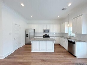 610 Lake Shelf Dr in Baton Rouge, LA - Building Photo - Building Photo