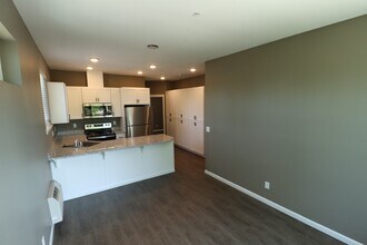 488 Strand Ave SE in Salem, OR - Building Photo - Building Photo