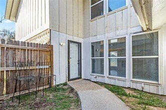 2200 Seville Ct in Arlington, TX - Building Photo - Building Photo