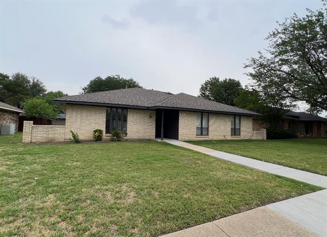 property at 1831 Kensington Dr