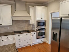1090 Bentbrooke Ct in Lawrenceville, GA - Building Photo - Building Photo