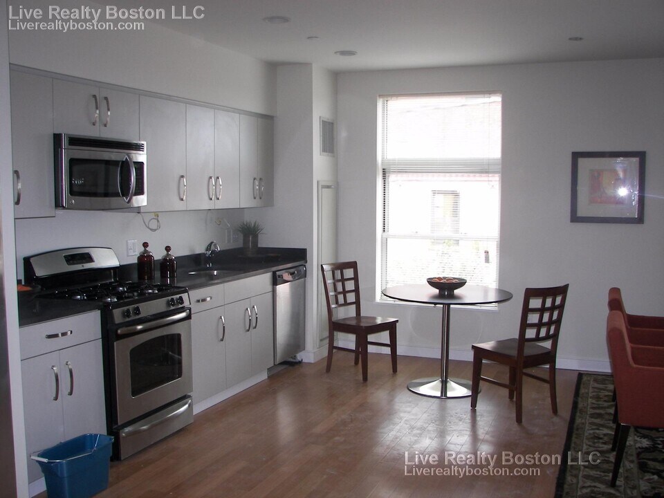 601 Albany St, Unit #205 in Boston, MA - Building Photo