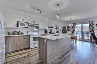 816-824 Du Mont-Laval St in Laval, QC - Building Photo - Interior Photo