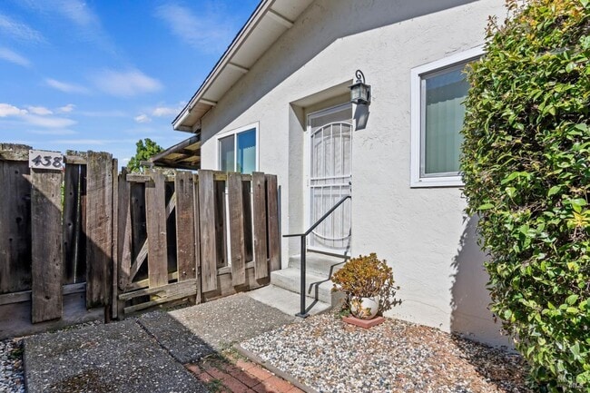 438 E H St in Benicia, CA - Building Photo - Building Photo