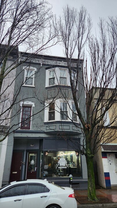 23 E 4th St in Bethlehem, PA - Building Photo