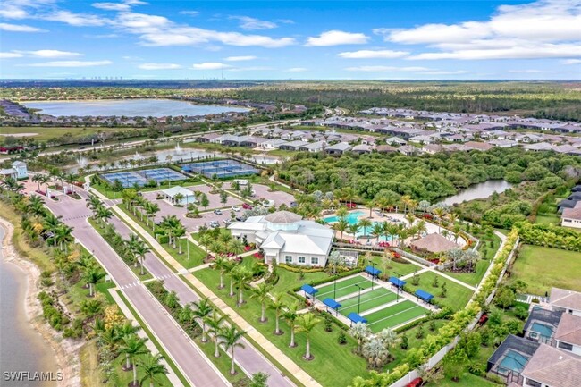 16721 Siesta Drum Wy in Bonita Springs, FL - Foto de edificio - Building Photo