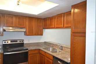 209 Woodlake Wynde in Oldsmar, FL - Foto de edificio - Building Photo