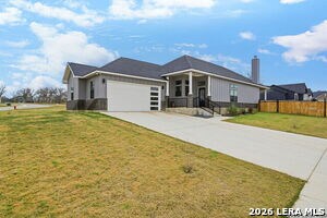 141 Woodbridge Dr in La Vernia, TX - Building Photo