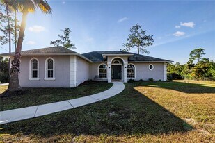 461 Everglades Blvd N in Naples, FL - Building Photo