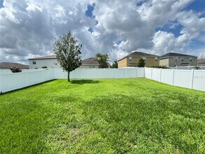 36046 Stable Wilk Ave in Zephyrhills, FL - Building Photo - Building Photo